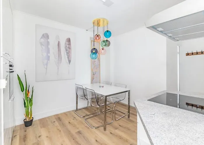 Exquisite One-bedroom On Av Du Casino Apartamento