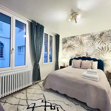 Exquisite One-bedroom On Av Du Casino Apartment *