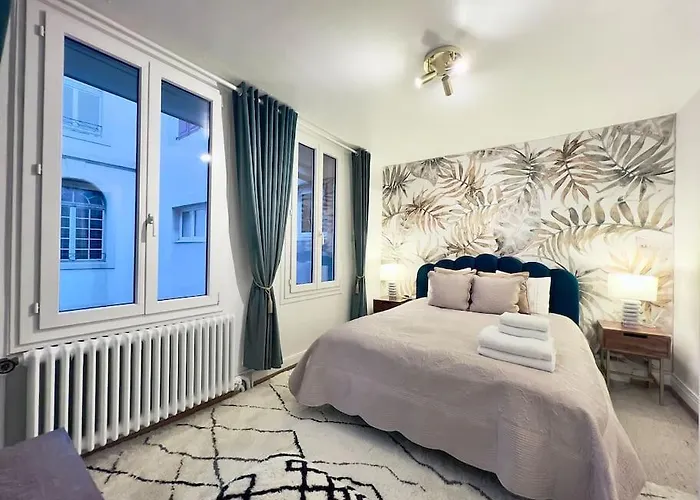 Exquisite One-bedroom On Av Du Casino Apartment *