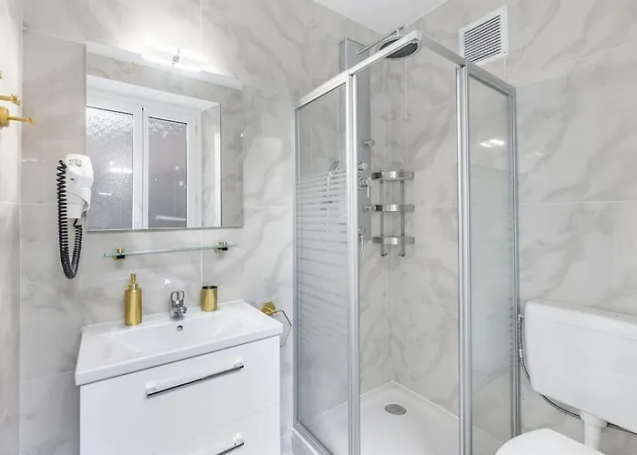 Apartament Exquisite One-bedroom On Av Du Casino *